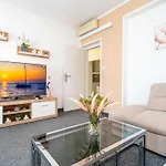 Bla Evi - Comfort Two Bedroom With Hot Tub And Sea View مْليني