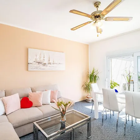 Bla Evi - Comfort Two Bedroom With Hot Tub And Sea View مْليني