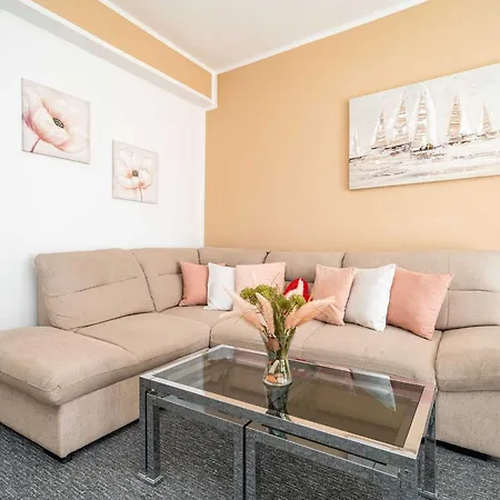 Bla Evi - Comfort Two Bedroom With Hot Tub And Sea View شقة مْليني