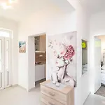 Bla Evi - Comfort Two Bedroom With Hot Tub And Sea View 믈리니