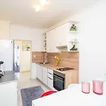 Bla Evi - Comfort Two Bedroom With Hot Tub And Sea View 아파트